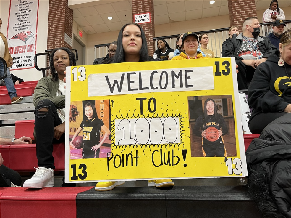 Shania's sister holds 1,000 point club sign